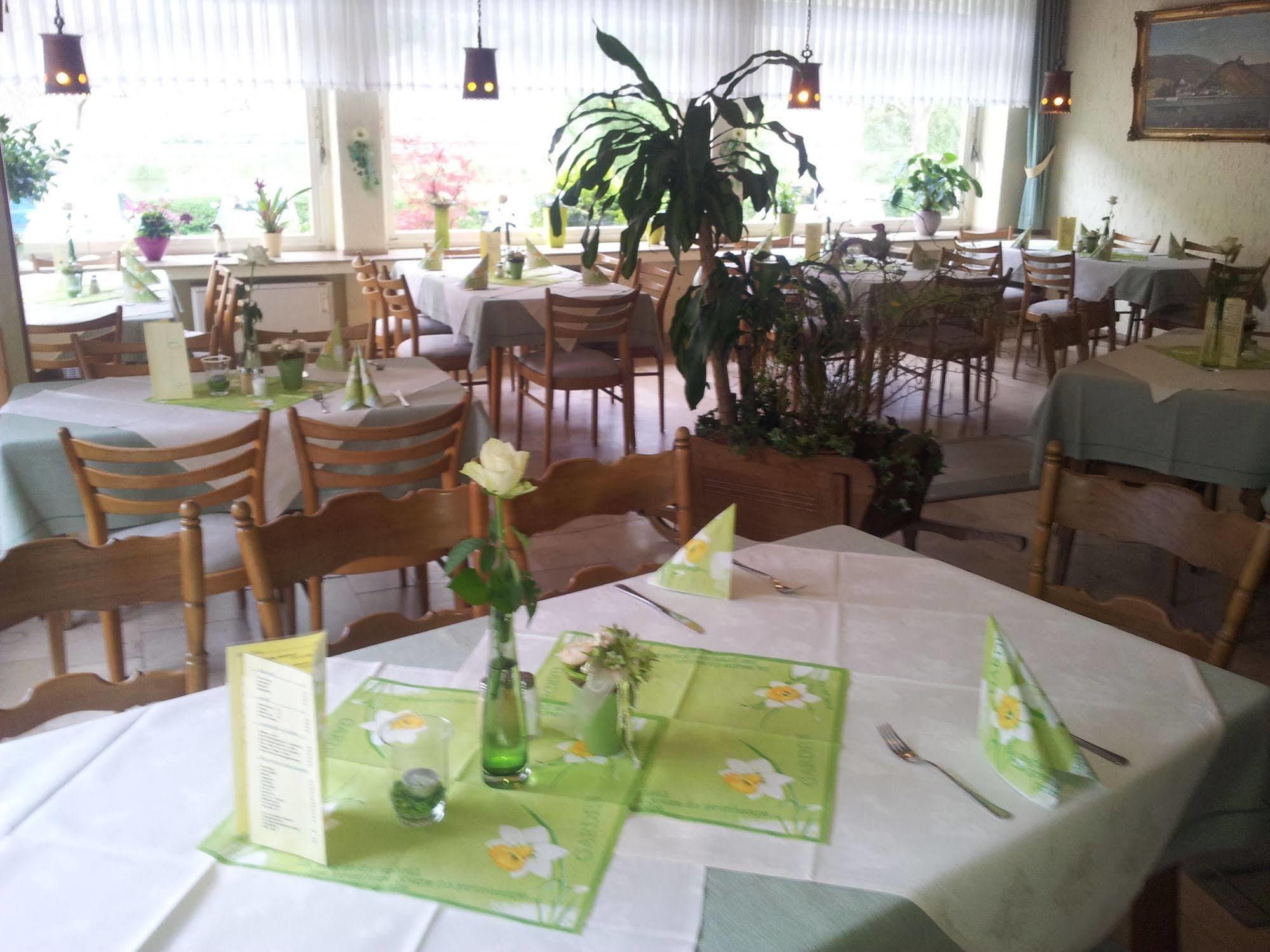 Hotel Zur Winzergenossenschaft 에른스트 외부 사진