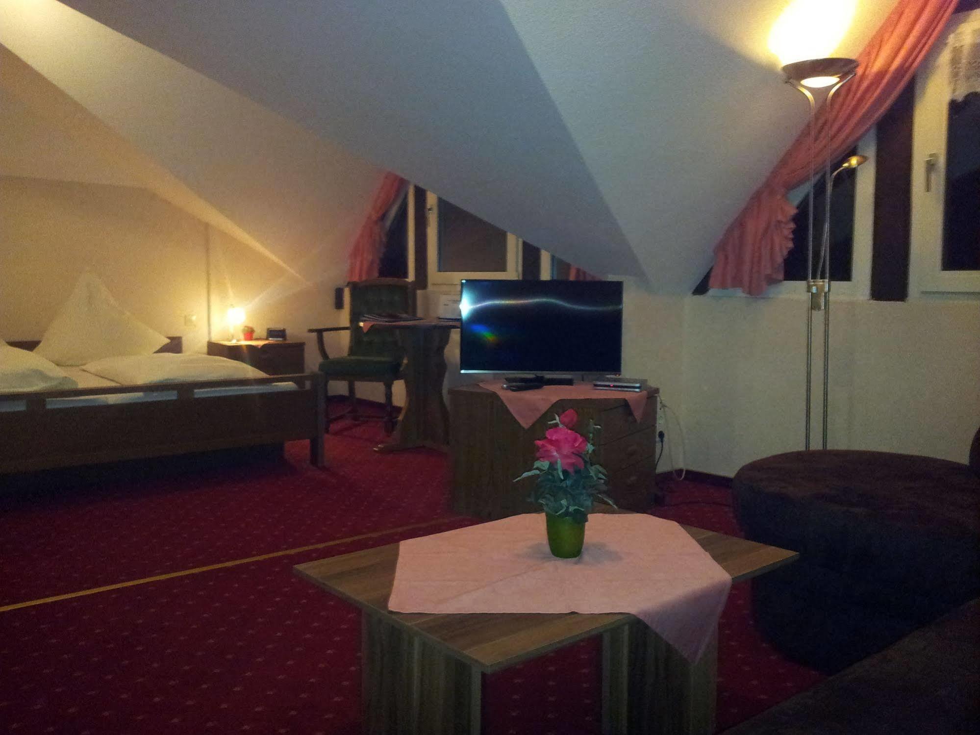 Hotel Zur Winzergenossenschaft 에른스트 외부 사진