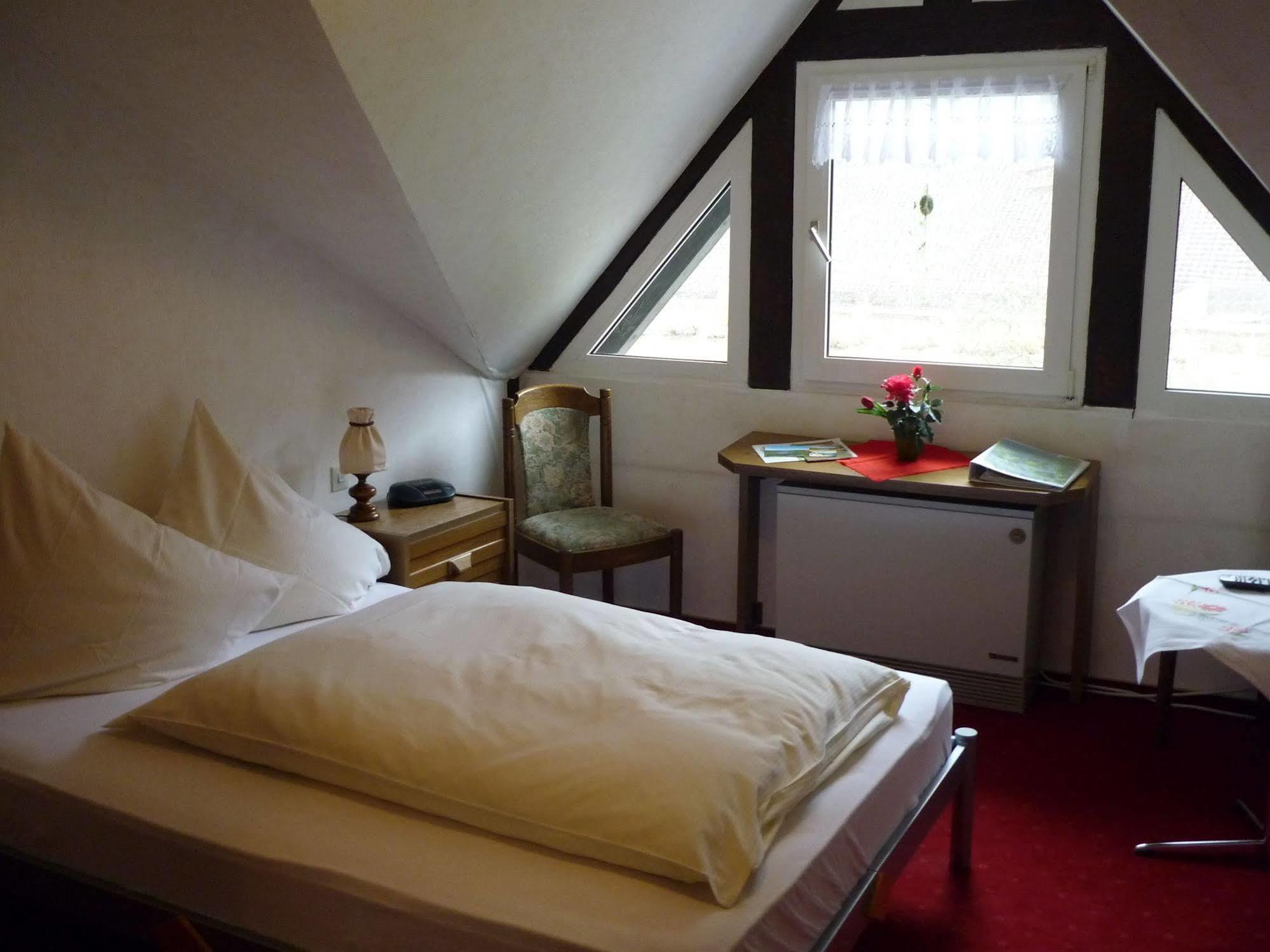 Hotel Zur Winzergenossenschaft 에른스트 외부 사진