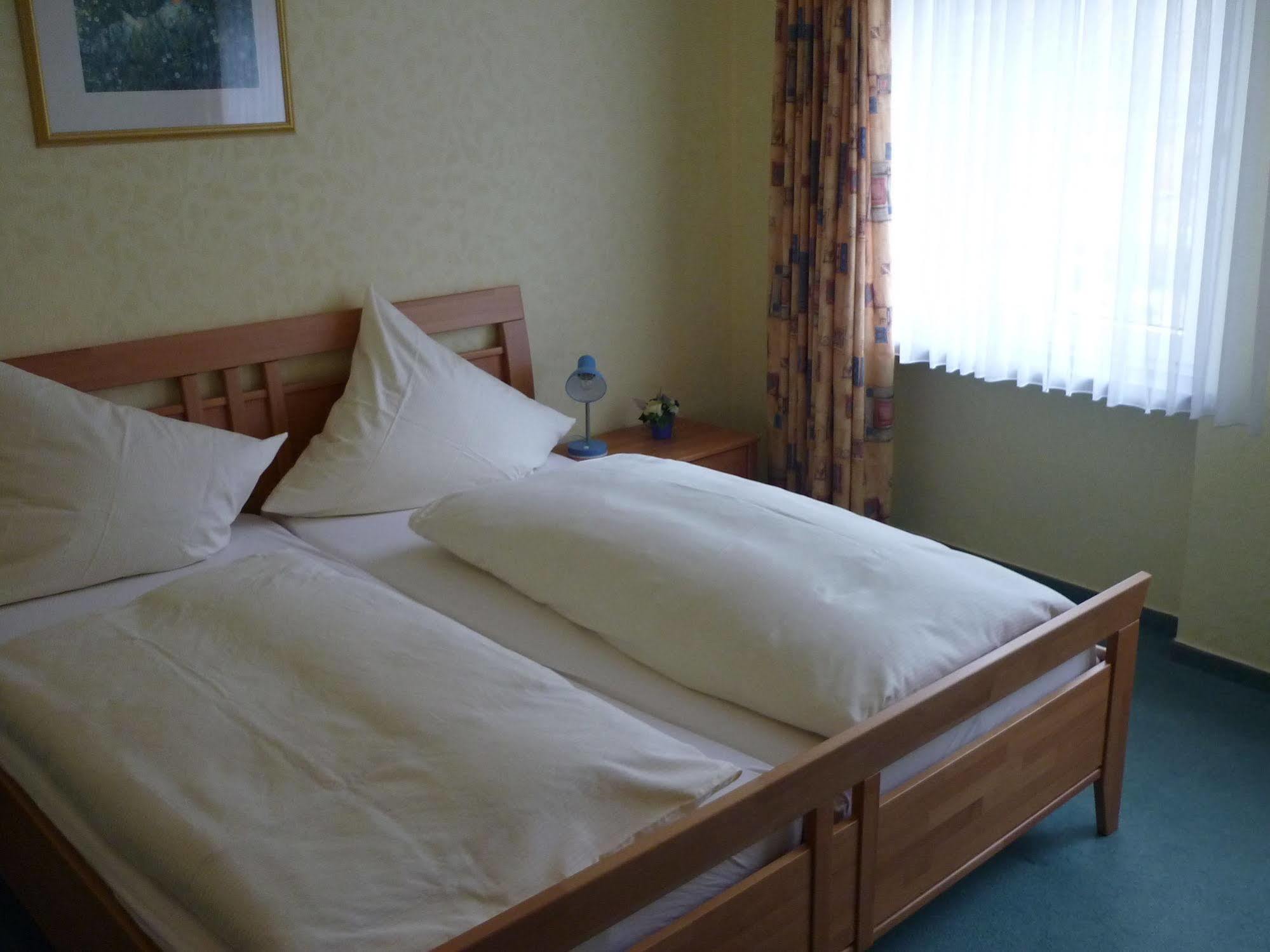 Hotel Zur Winzergenossenschaft 에른스트 외부 사진